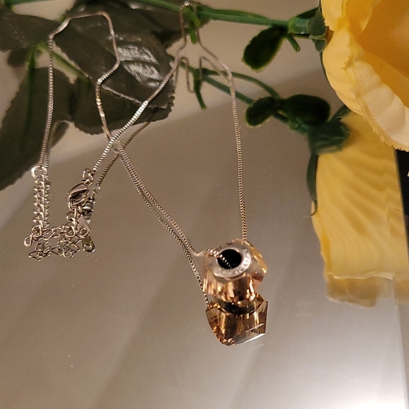 🎉HOST PICK🎉NEW SWAROVSKI CRYSTAL NECKLACE - Picture 4 of 7